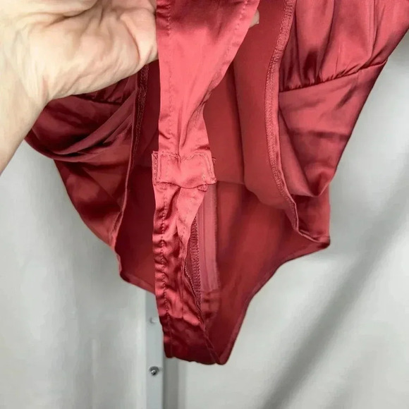 2/$30 Love tree Size Medium Satin Like Body Suit Sweetheart Dusty Red - Picture 4 of 13